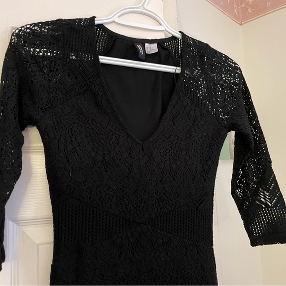 Black Quartered Sleeved Maxi - Picture 4 of 6